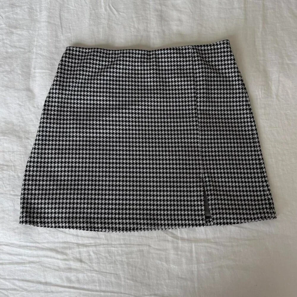 H&M Knit Houndstooth Mini Skirt - Picture 1 of 3